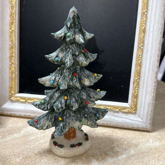 Lemax holiday decorated tree Stands Aprox. 6” tall - Picture 7 of 8